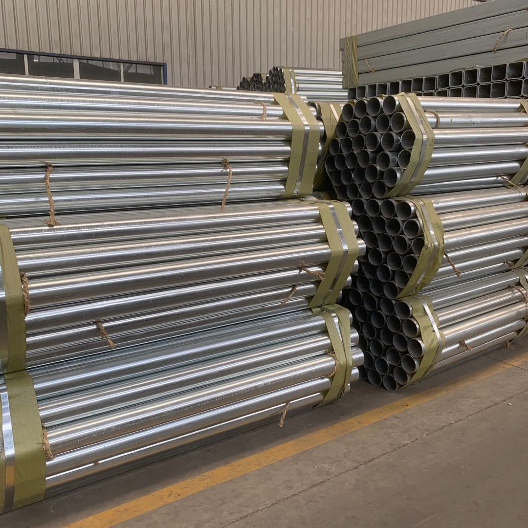 Wave-shaped fence poles, heat-plating zinc fence poles, fence factory.