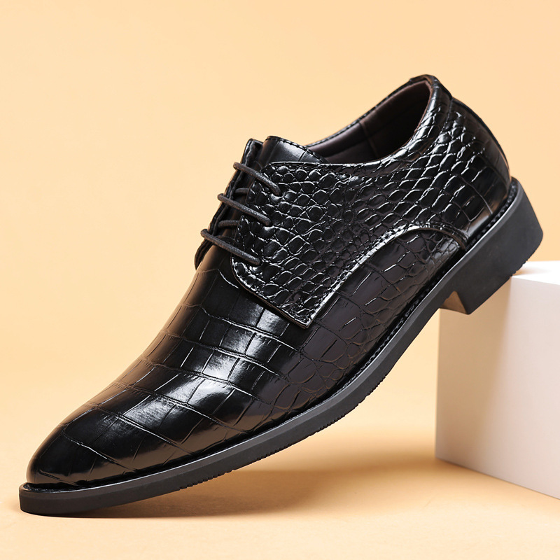 2024 Shoes Men's New Business is putting in a gator's-shoe-shoe-skinned English-hot big shoes.