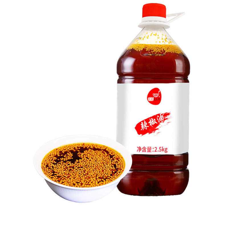 Nước sốt cay 2km trong thùng ớt.