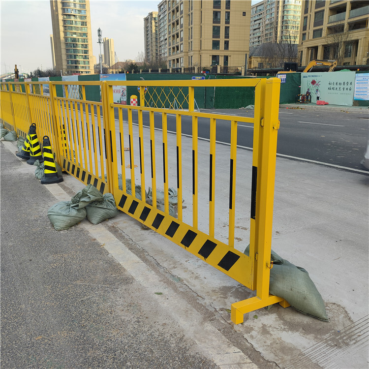 Weihai construction site base pit fence.