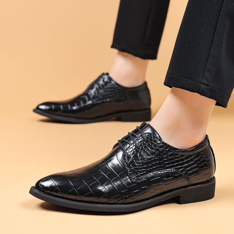 2024 Shoes Men's New Business is putting in a gator's-shoe-shoe-skinned English-hot big shoes.