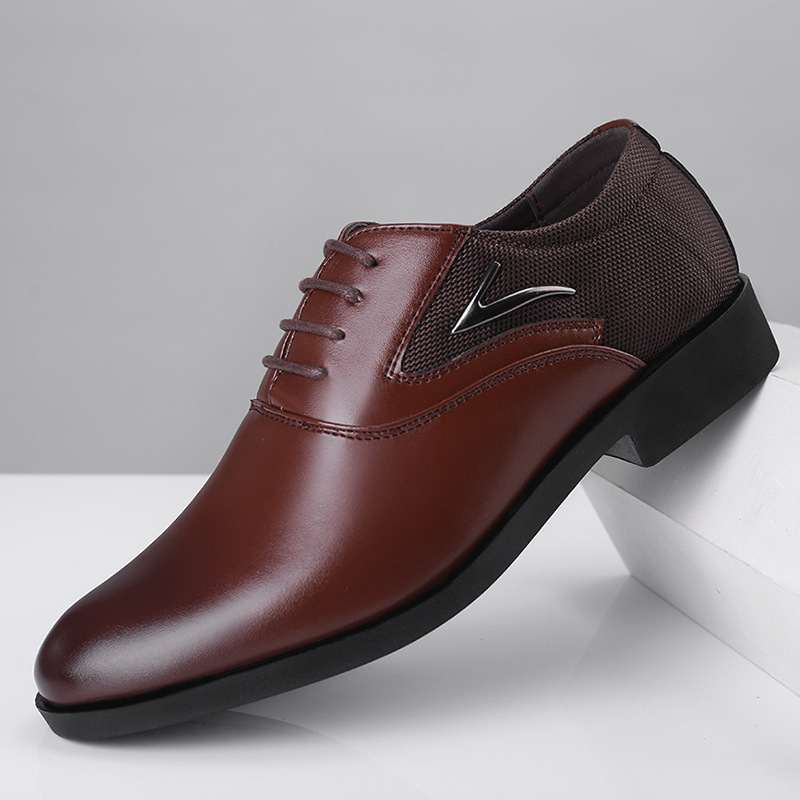 New size men's leisure shoes are in business with a man's shoes and a pair of shoes.