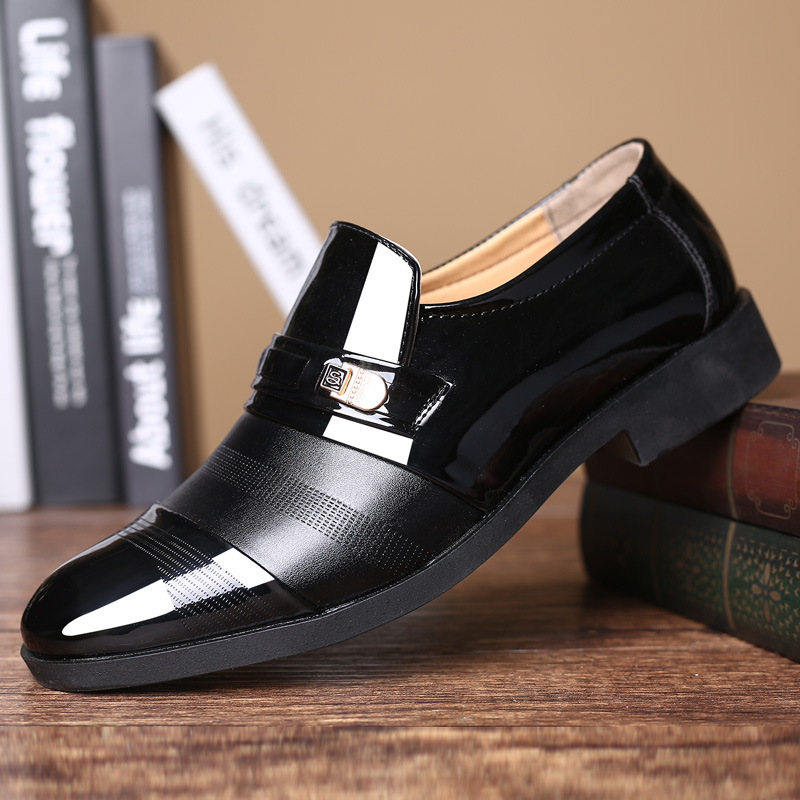 Summer Shoeman Business is wearing one shoe, one shoe, one pair of shoes, one pair of shoes.