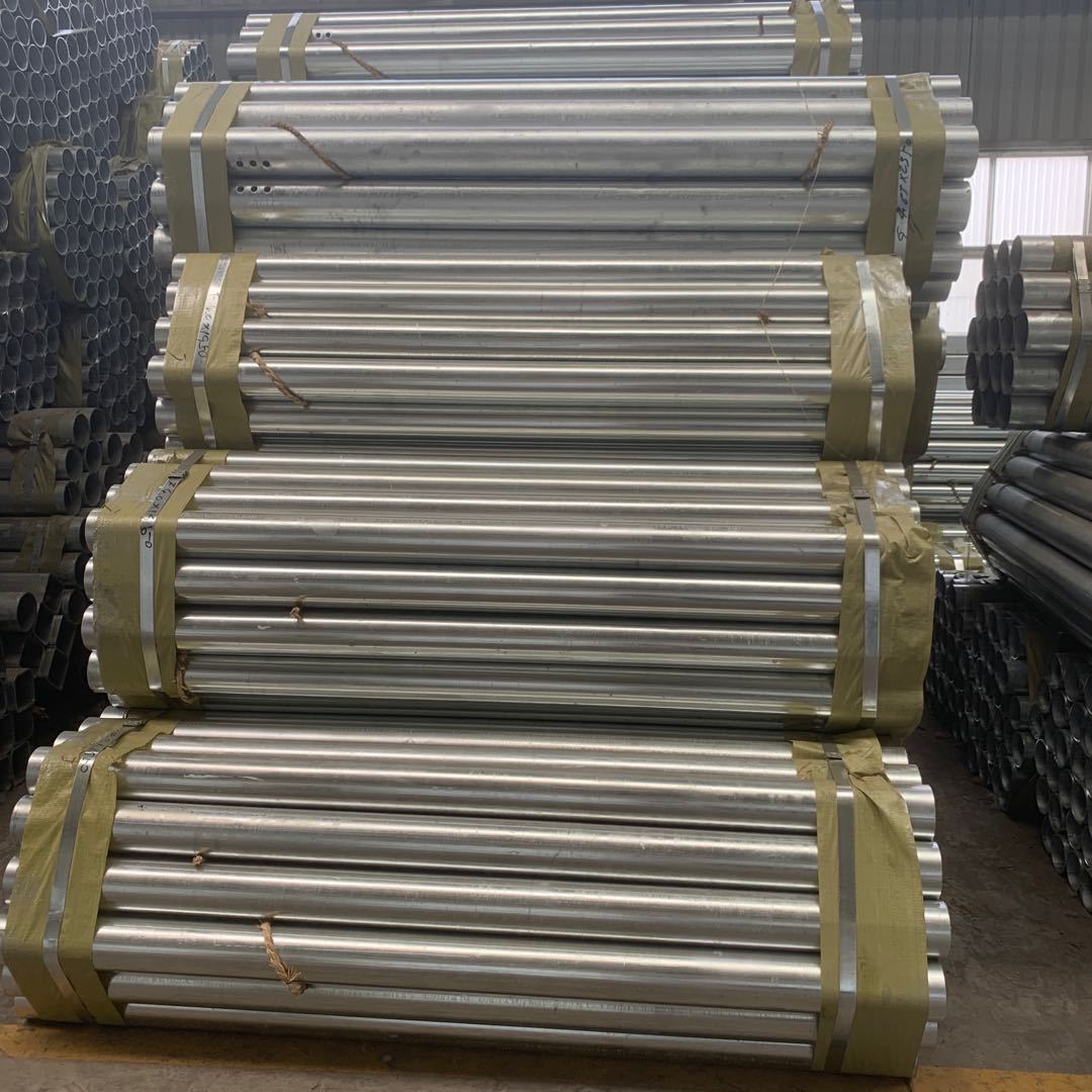 Wave-shaped fence poles, heat-plating zinc fence poles, fence factory.