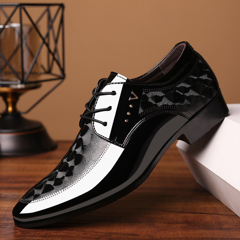 In the spring, the new flashy-skinned man's business is wearing a big-shoeed man's shoe with one hair.