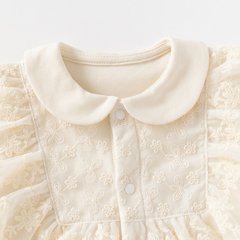 Long-sleeved babies in their autumn suit crawling with their babies in pure cotton first-born autumn winter clothes