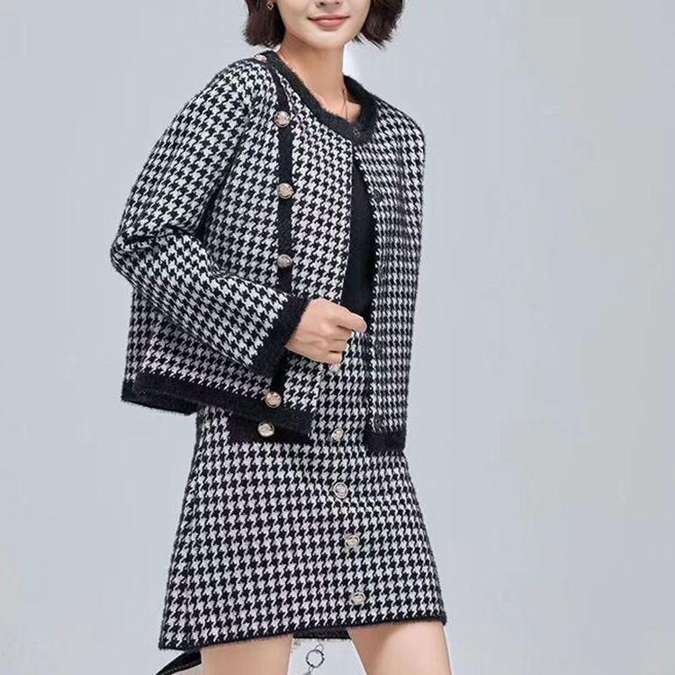 Twister-like mink knitting suit, two pairs of skirts, new fragrance suit for autumn and winter.