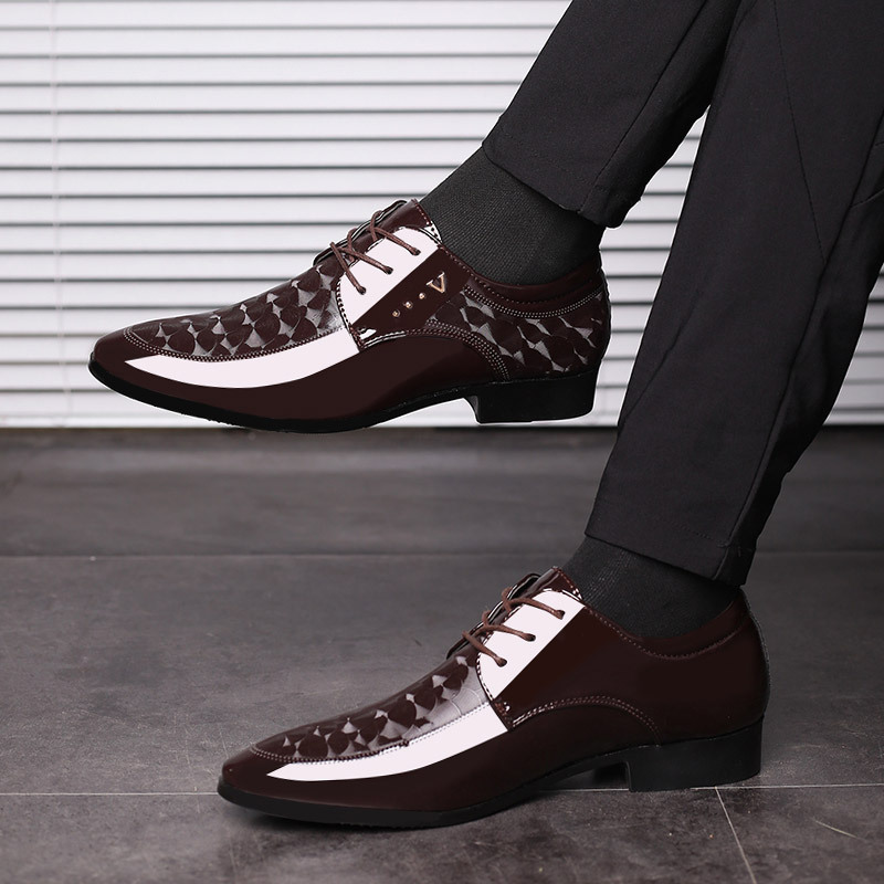 In the spring, the new flashy-skinned man's business is wearing a big-shoeed man's shoe with one hair.