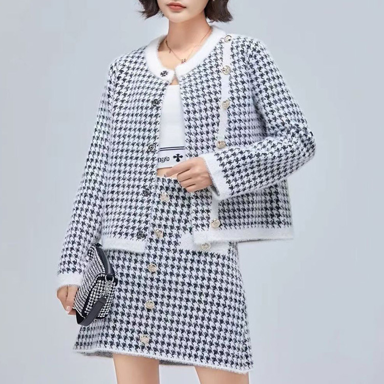 Twister-like mink knitting suit, two pairs of skirts, new fragrance suit for autumn and winter.