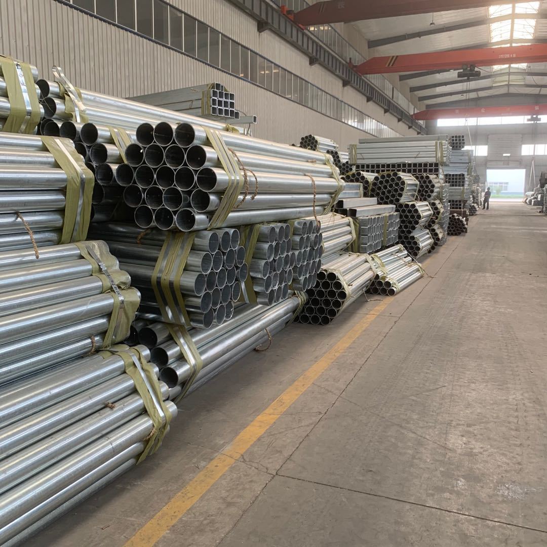 Wave-shaped fence poles, heat-plating zinc fence poles, fence factory.