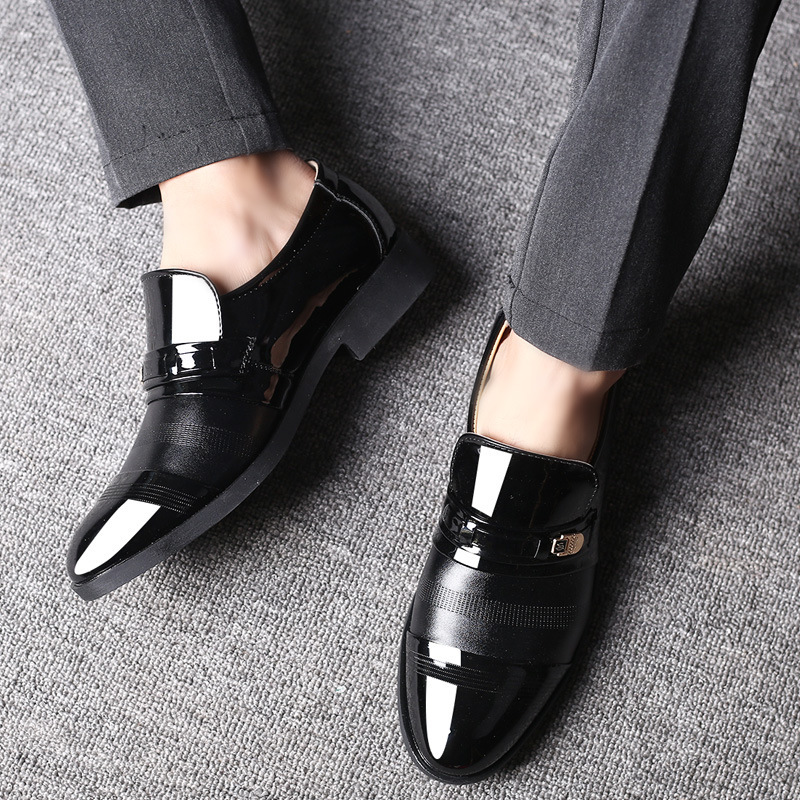 Summer Shoeman Business is wearing one shoe, one shoe, one pair of shoes, one pair of shoes.