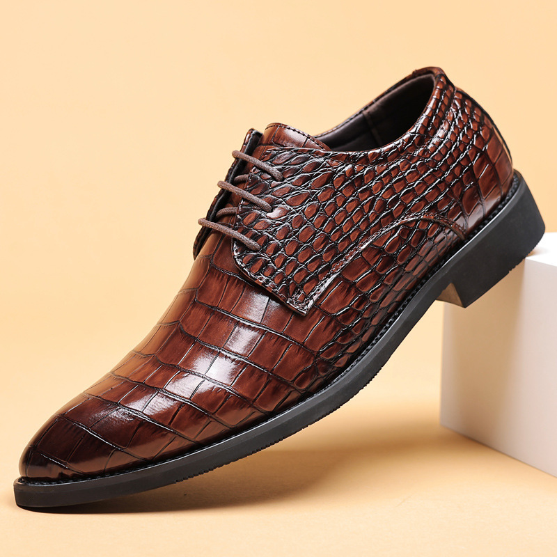 2024 Shoes Men's New Business is putting in a gator's-shoe-shoe-skinned English-hot big shoes.