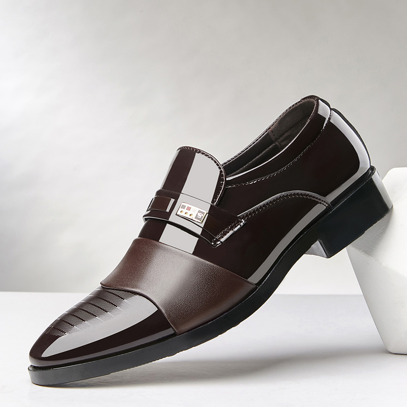 Winter Shoeman Business is wearing a big shoe set with velvet cotton shoes and a couple of free wedding shoes.