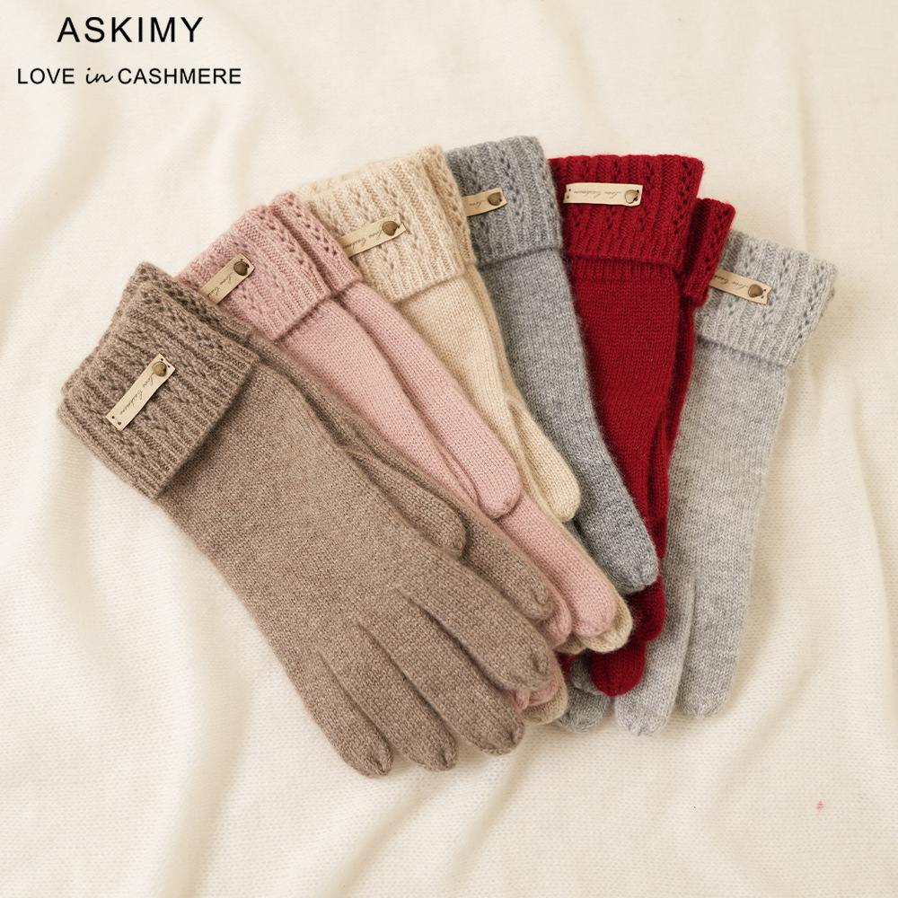 Inner Mongolia sells new autumn ladies' cashmere gloves.