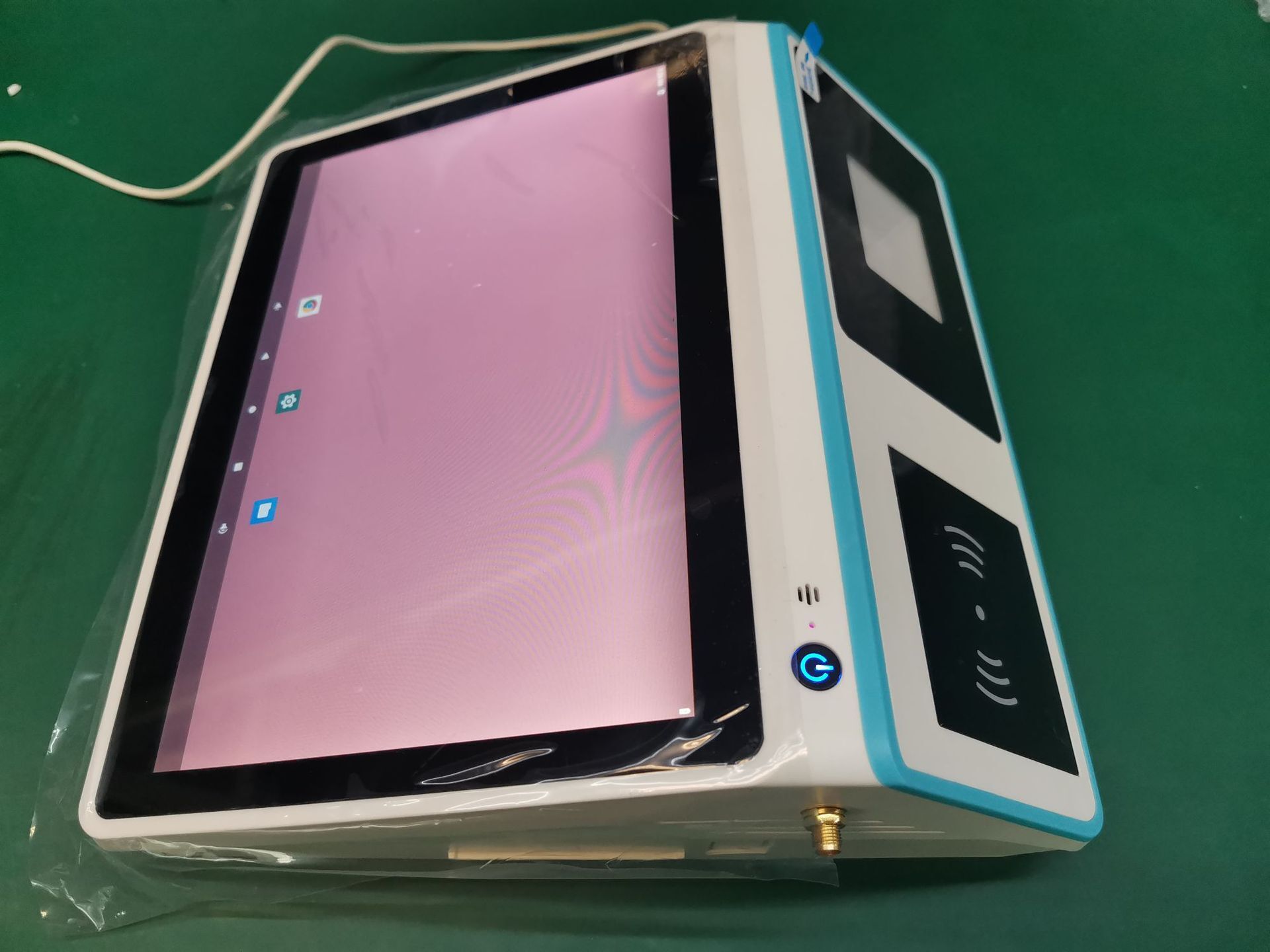 Ten-inch screen sweep NFC paid for the electric screen cashier for the milk and tea store pharmacy.