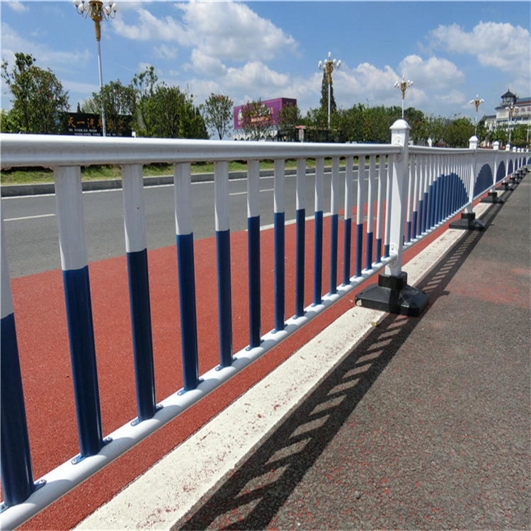 Road fences, non-separation fences, central traffic fences.