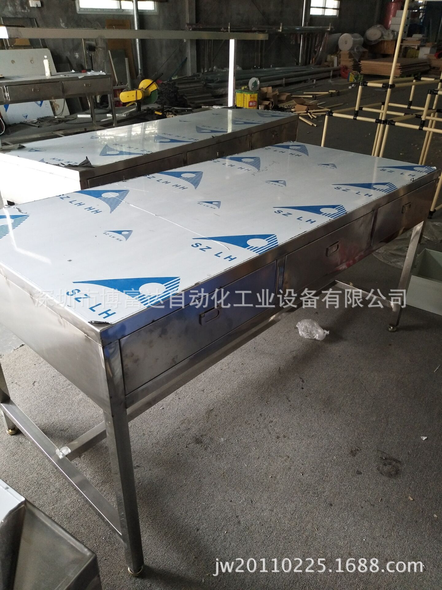 The stainless steel workshop in Guangzhou.