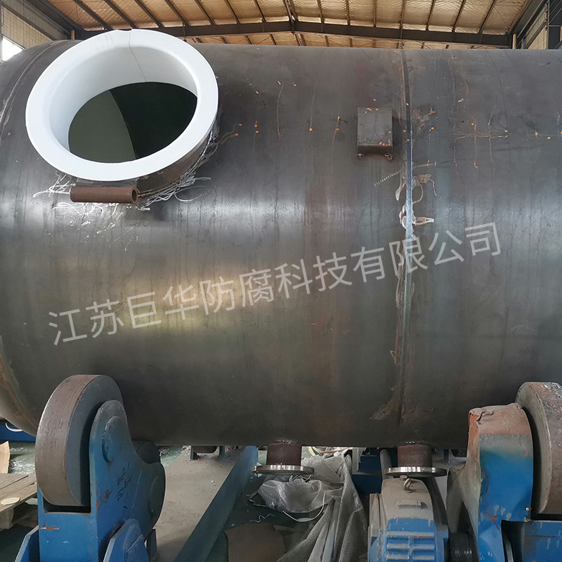 Closed storage tanks lined with pyrotechnic tubes lined with steel lined with pyrotechnic steel