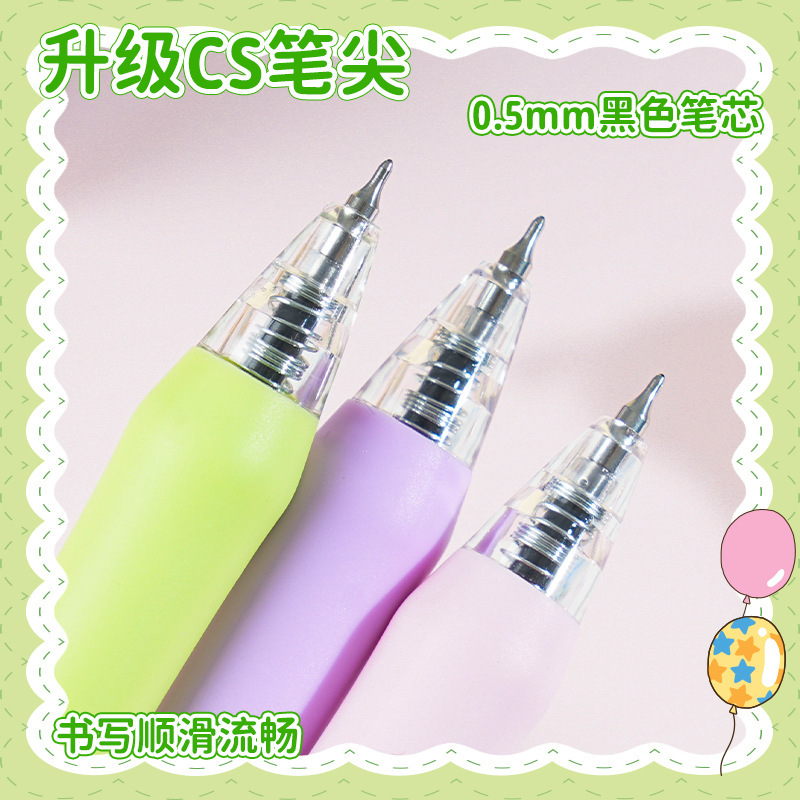Chữ ký đen cho C.S. Pencils cho một sinh viên có khung trung lập.