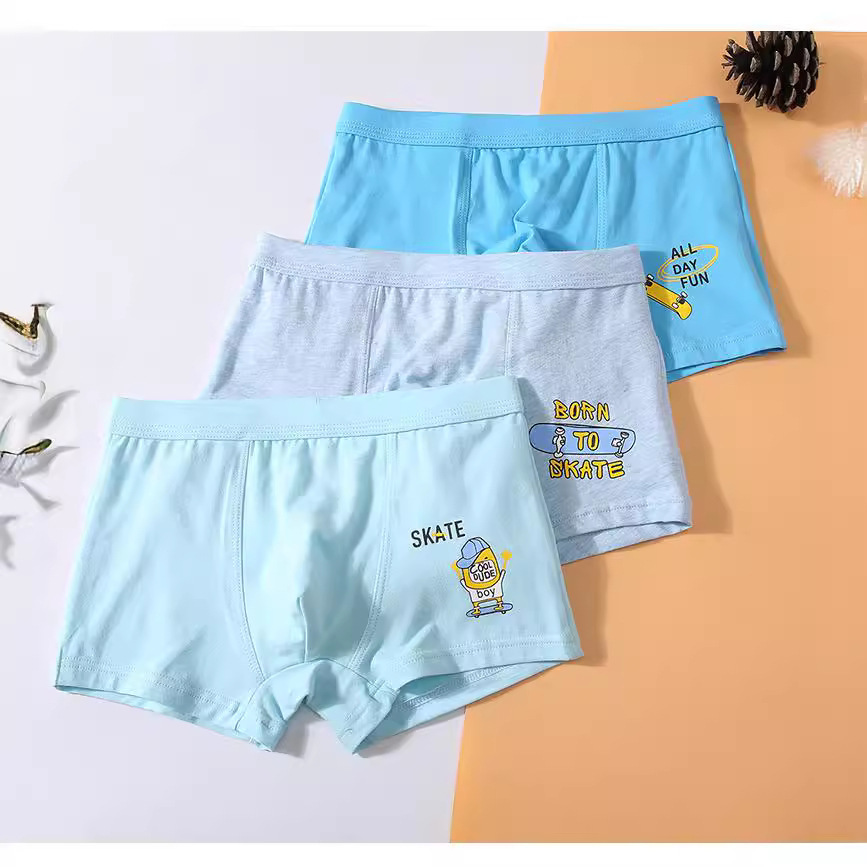 Cậu bé mặc đồ vest, cậu bé trong mồ hôi, cậu bé mặc quần lót.
