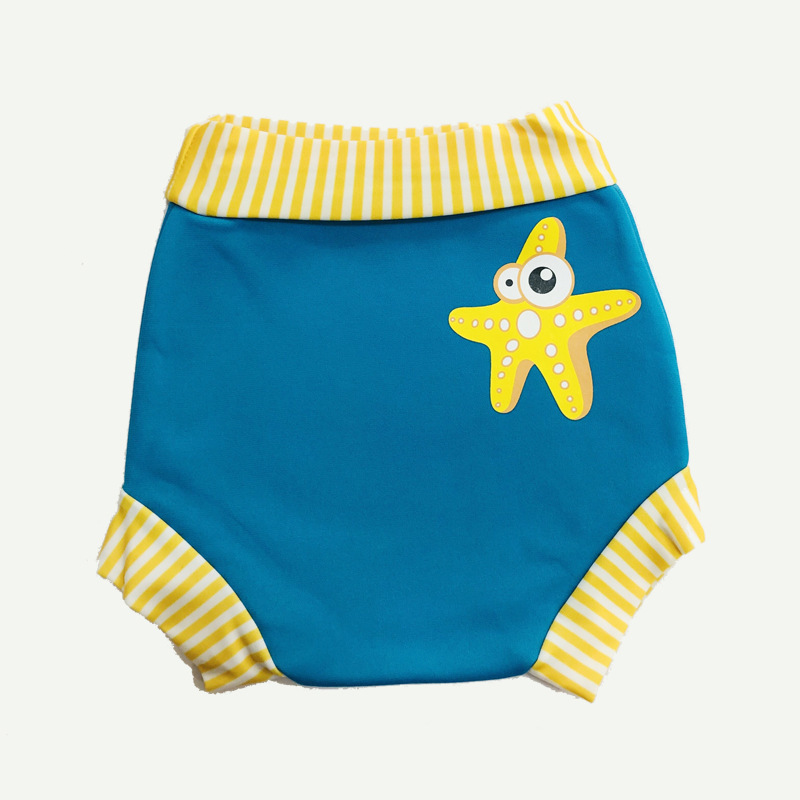 The baby swims in diapers, the baby leaks diapers out of waterproof urine.