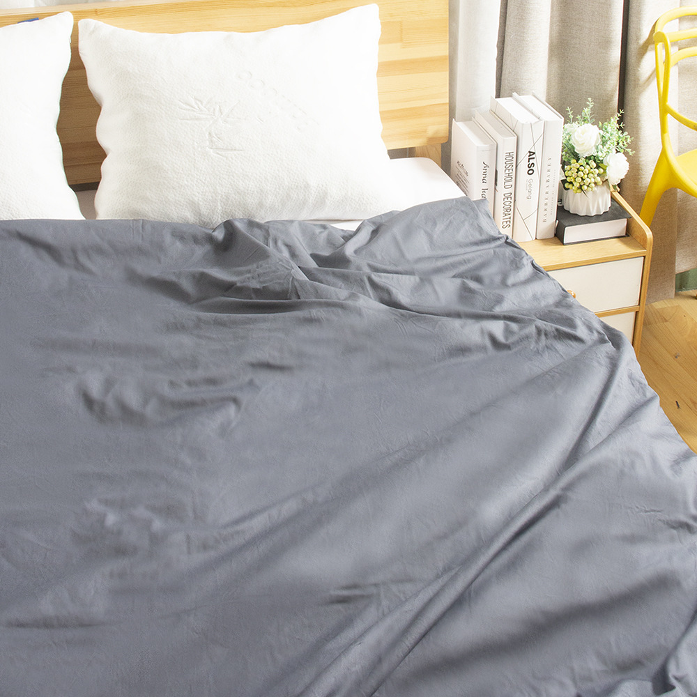 Foreign trade gravitational blankets are covered with pure cotton and thin, light and almost pure colour, bedding.