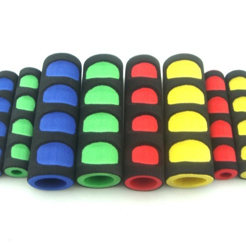 Bàn tay của Eva Hand, bàn tay của Nbr Sngonge, và SongeBob, Bong Bóng Tube.