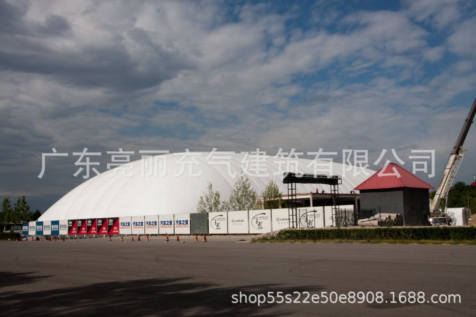 The plant's direct sales, the gas membranes, the Grand Transverse Membrane Structure Building at the basketball stadium, the bag installation.