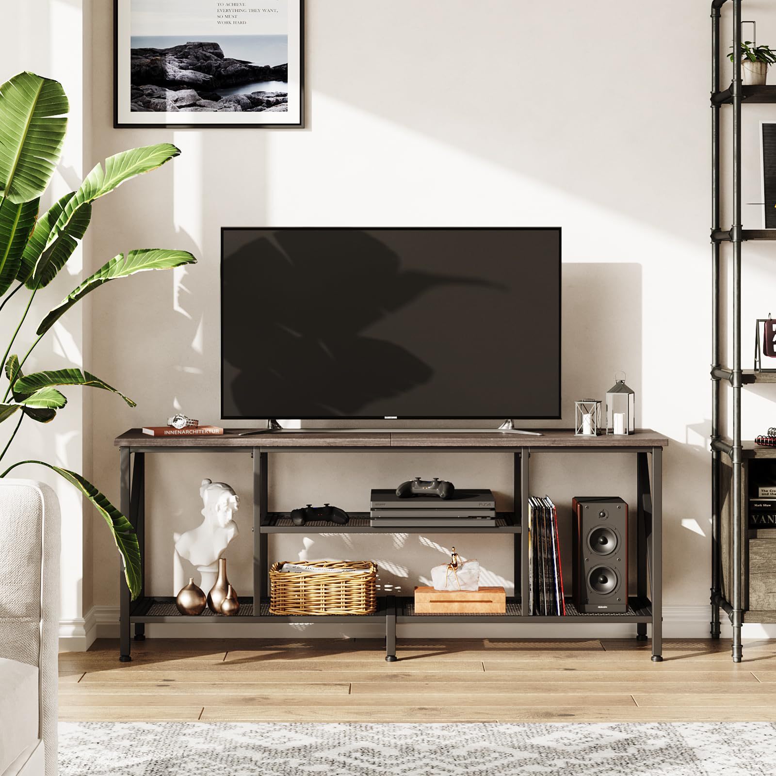 Amazon's thermal sale of American retrofitting TV cabinets, receiving the rectangular cabinets against the wall.