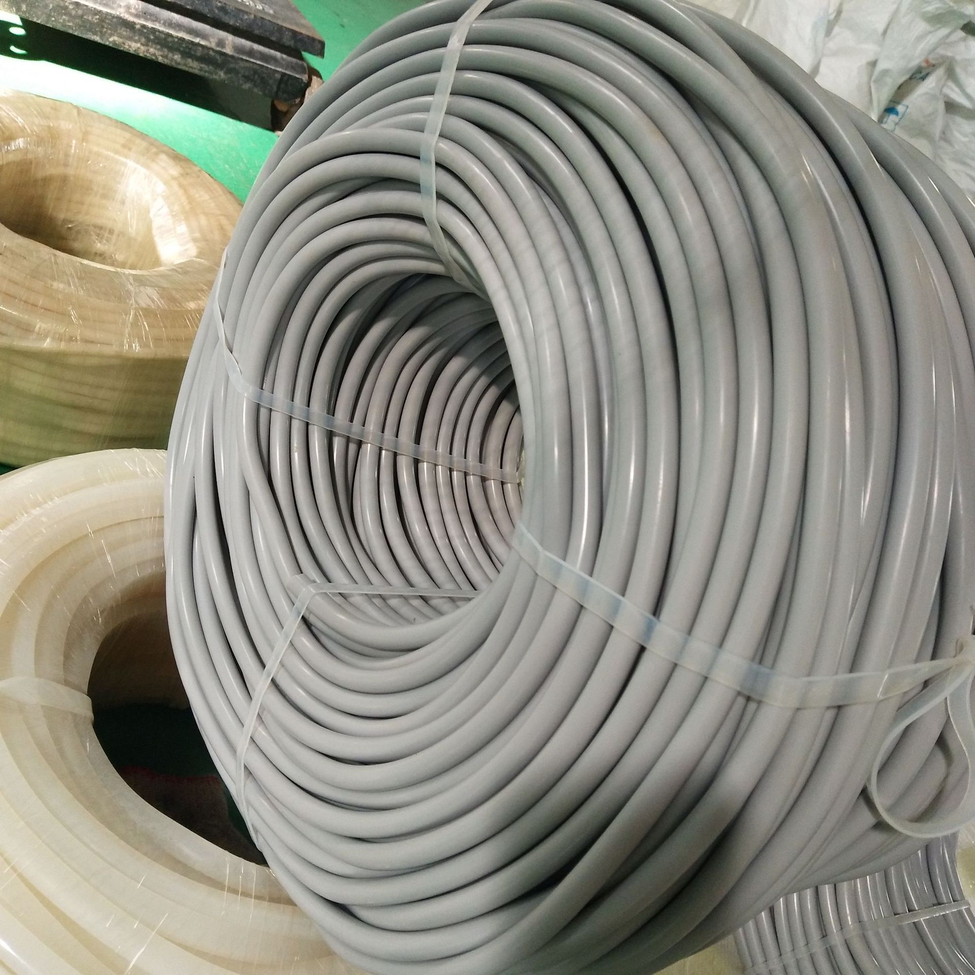 Gray silicon tubes 6*10 8*12 Insulated silicon tubes, high-temperature silicon tubes, car silicon tubes