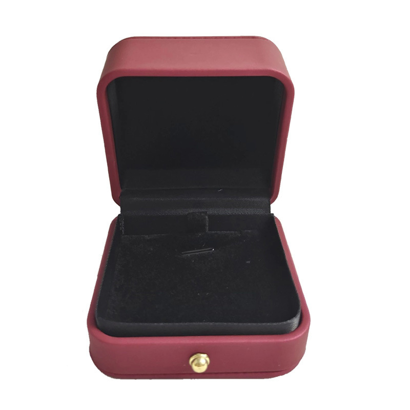 The high-end jewelry box, a large cash ring box, a locket bracelet with a logo bracelet.