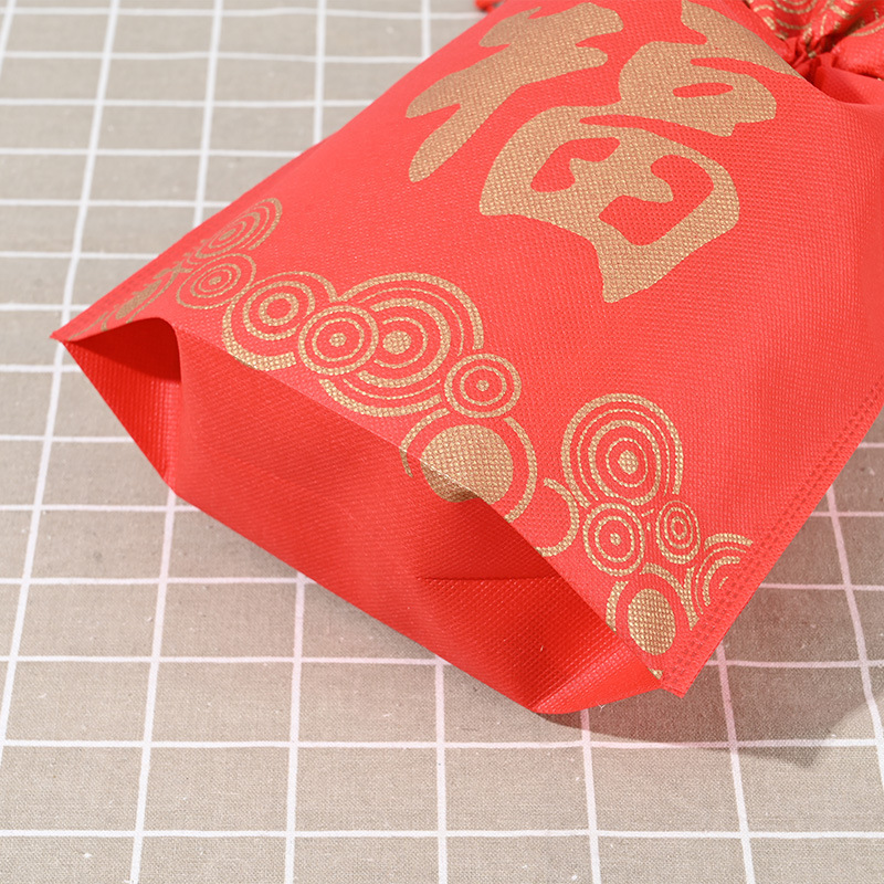 We can print a gift-packed, swipe-free handbag for the New Year's Eve.