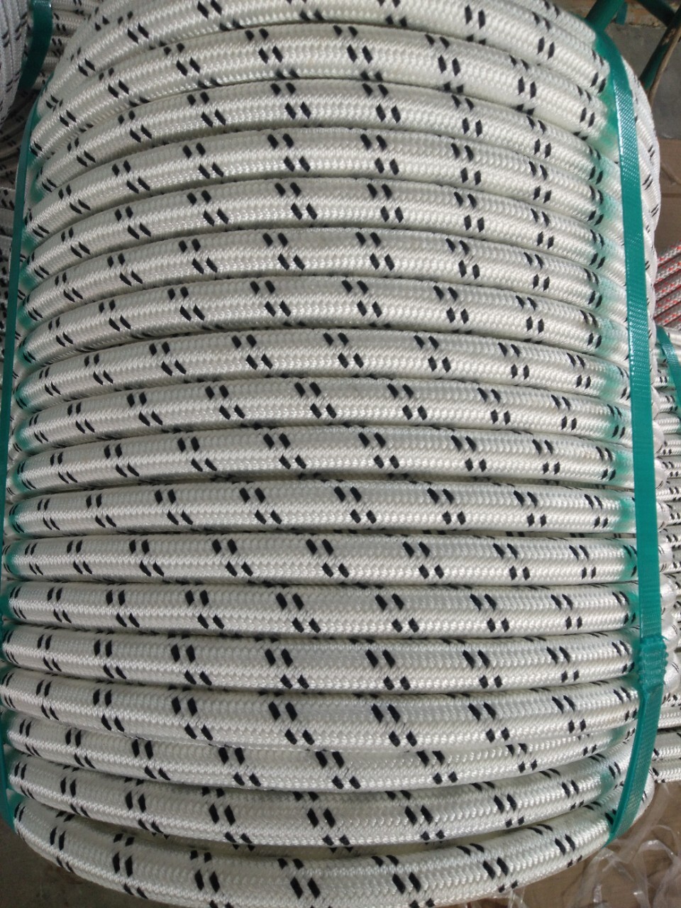 High-mountain ropes to clean ropes, high-altitude skateboard lines, high-altitude main ropes, high-altitude walls to wash ropes