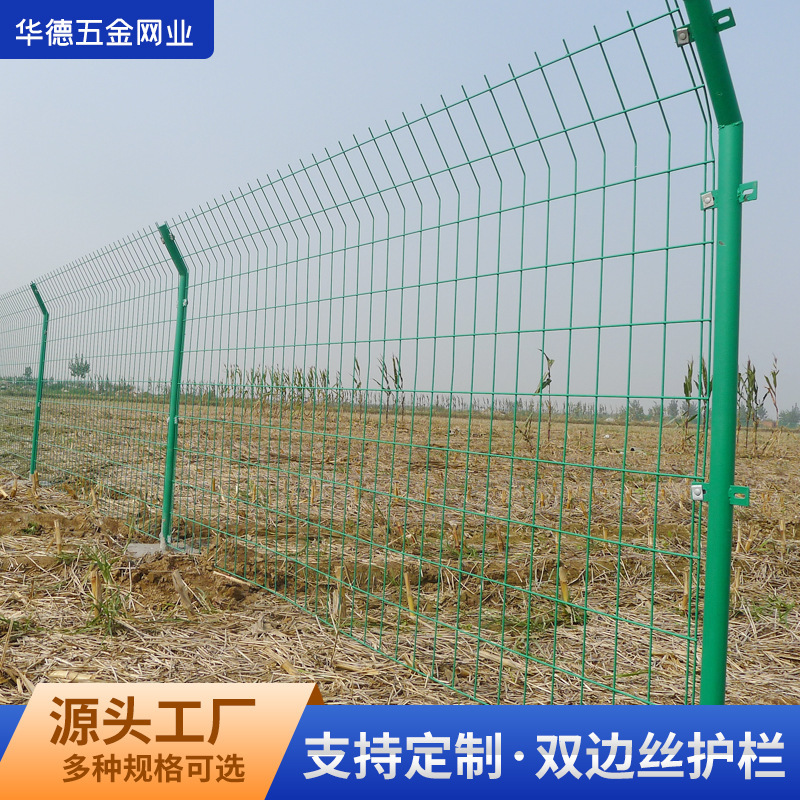 Processing of a custom-made network of green-coated fenced wire fenced road fences for bilateral silk fences