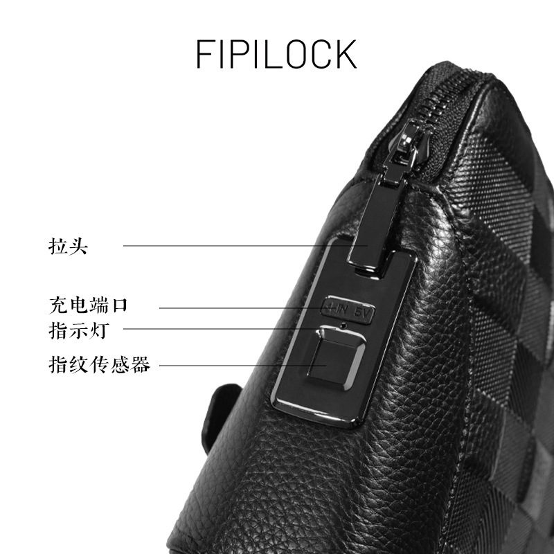 The source factory's fingerprint locks the men's handbags for the summer business, with a bag for cross-border foreign trade.