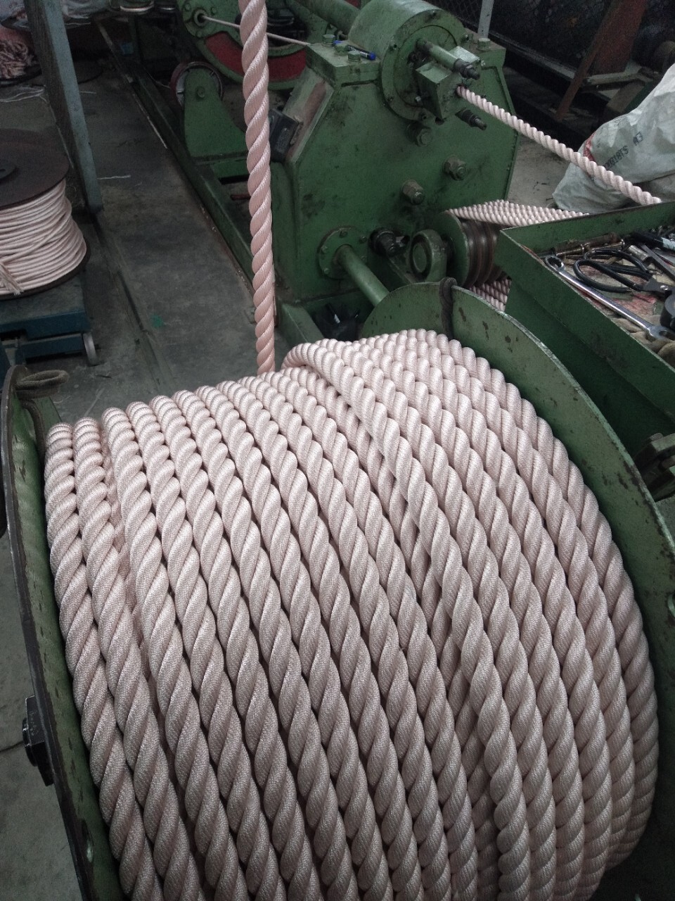 Three pieces of gill rope, four pieces of gill rope.