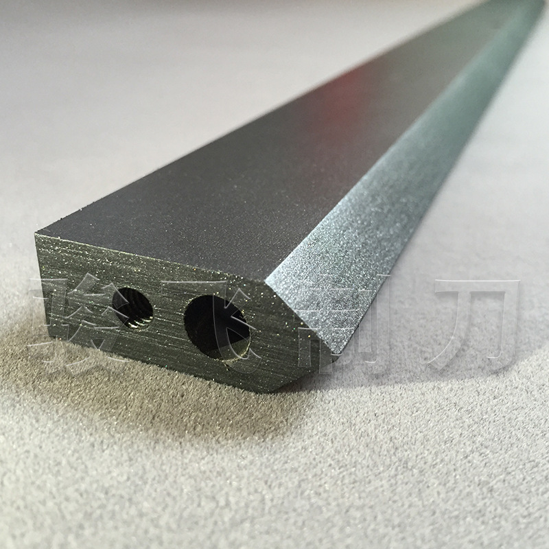 The manufacturer Teflon's hot blades, which can be easily torn torn torn tolls of rigid alloy.