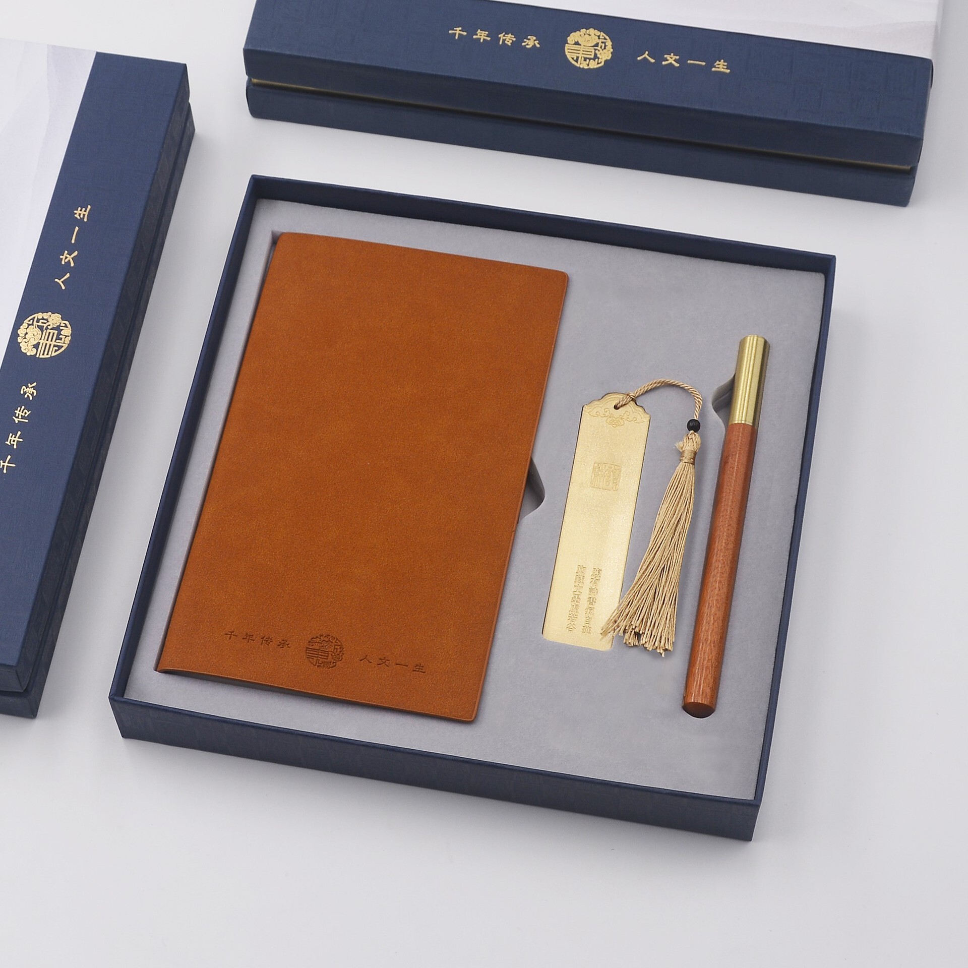 The commercial pu-day box is customised, the brass-signed red-wood-signed notebook factory.