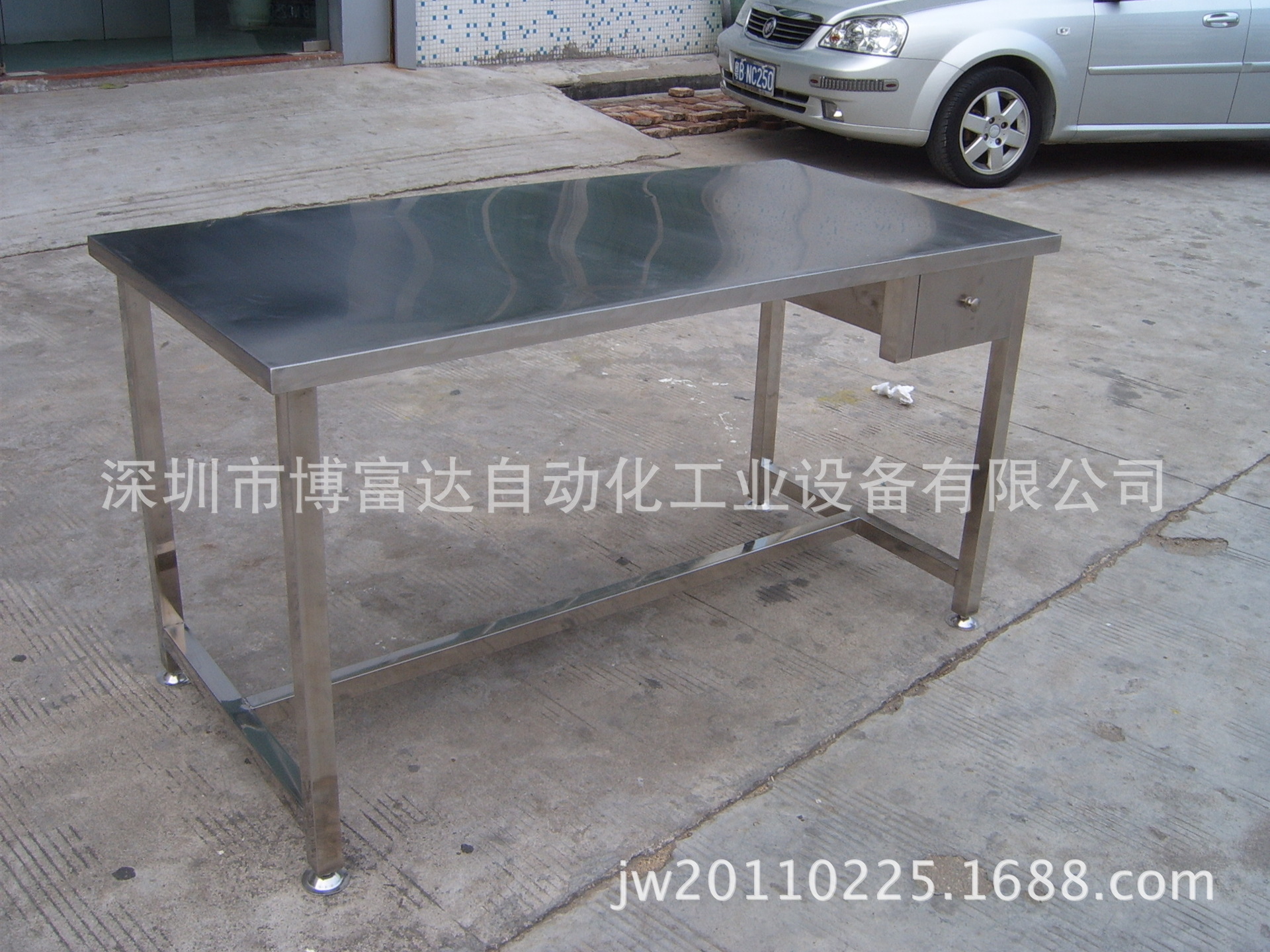 The stainless steel workshop in Guangzhou.