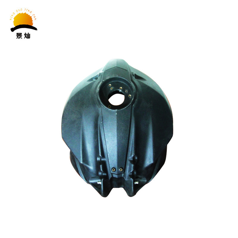 A plastic tank, a truck truck forklift, a rolling tank for plastic processing.