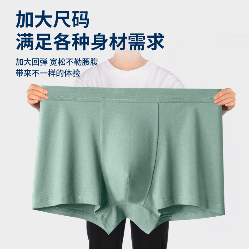 Đàn ông béo lùn mặc quần đùi không chạm vào chân.
