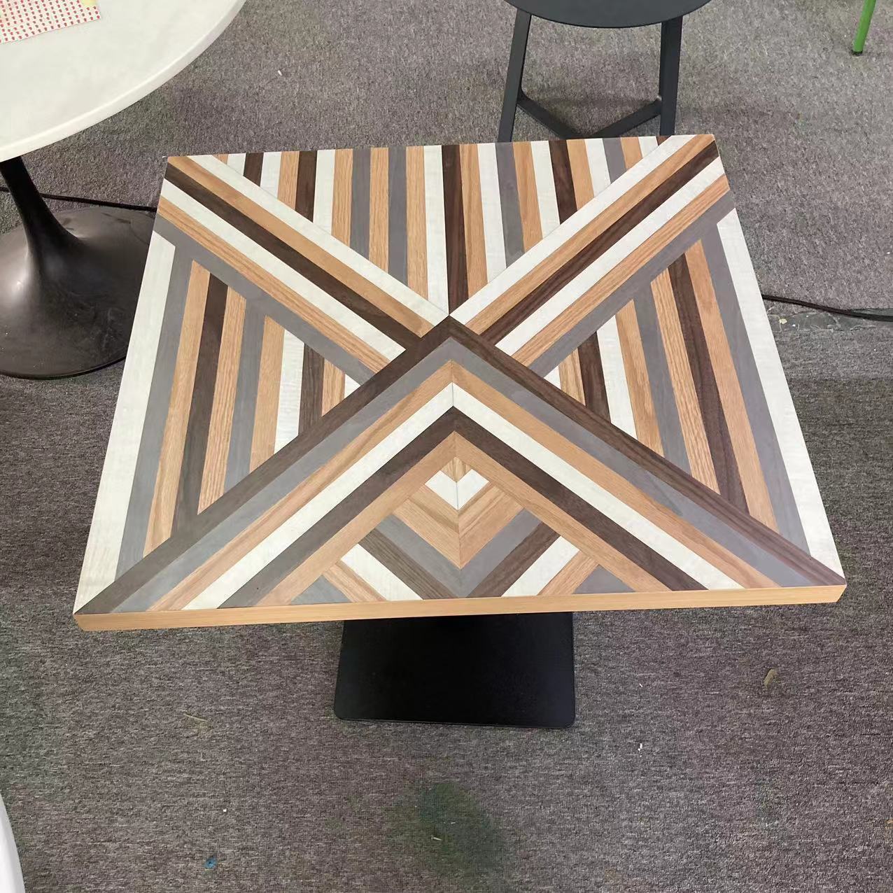 The grand-coloured table hotel lobby uses the table to produce modern and simple wind.