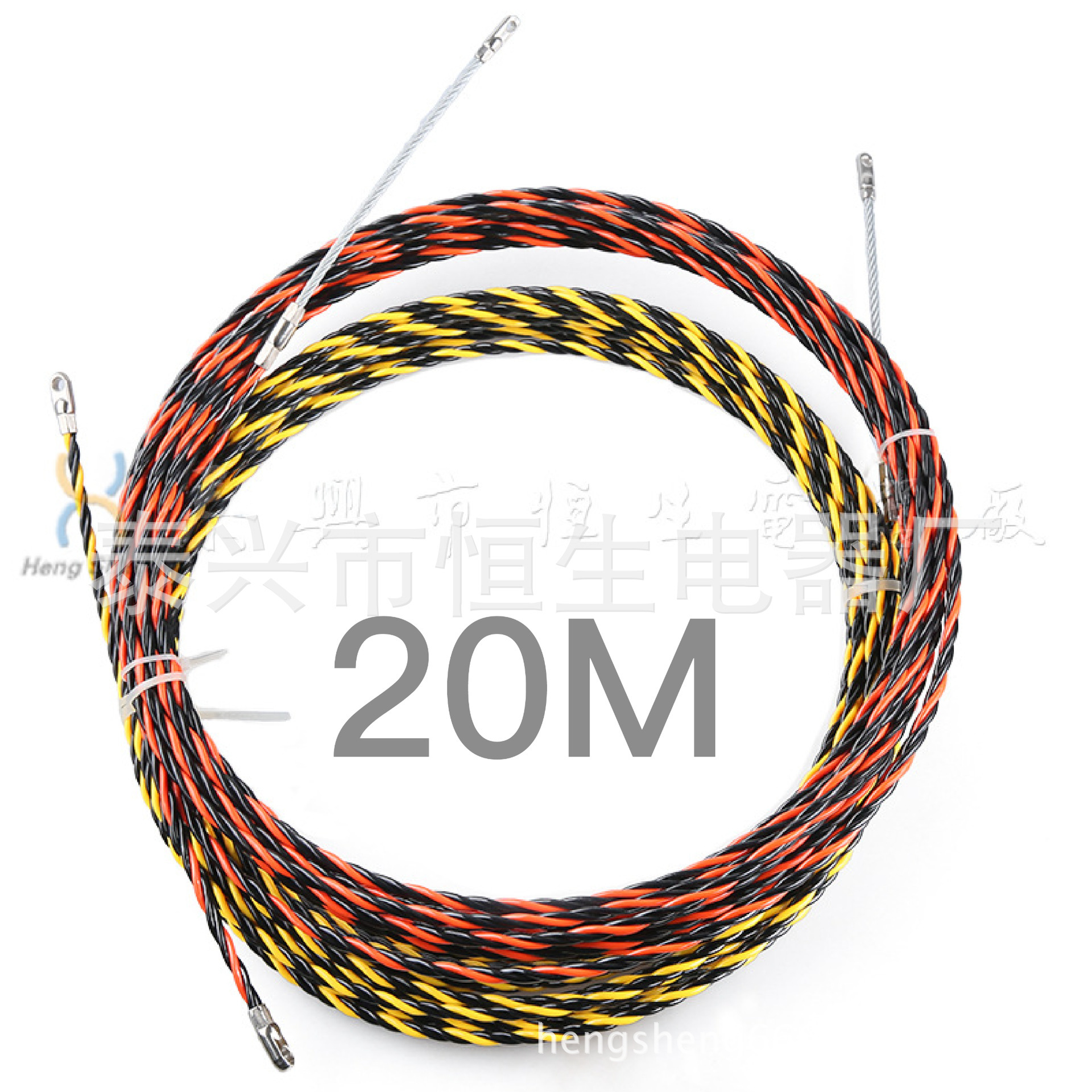 포장 우편의 3개 조각은, 벽 deep 철사 철사 운전사 선, 20M에서 entangled.