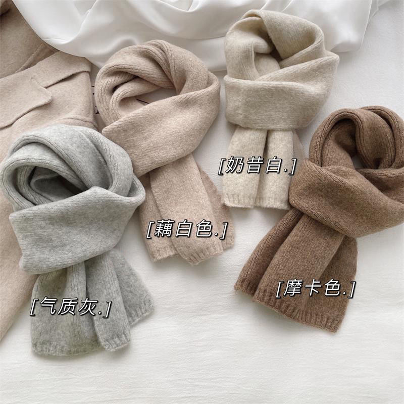 Đó là một người Hàn Quốc mới với chiếc khăn quàng.
