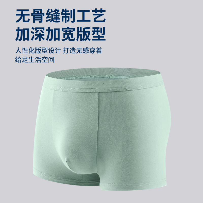 Đàn ông béo lùn mặc quần đùi không chạm vào chân.