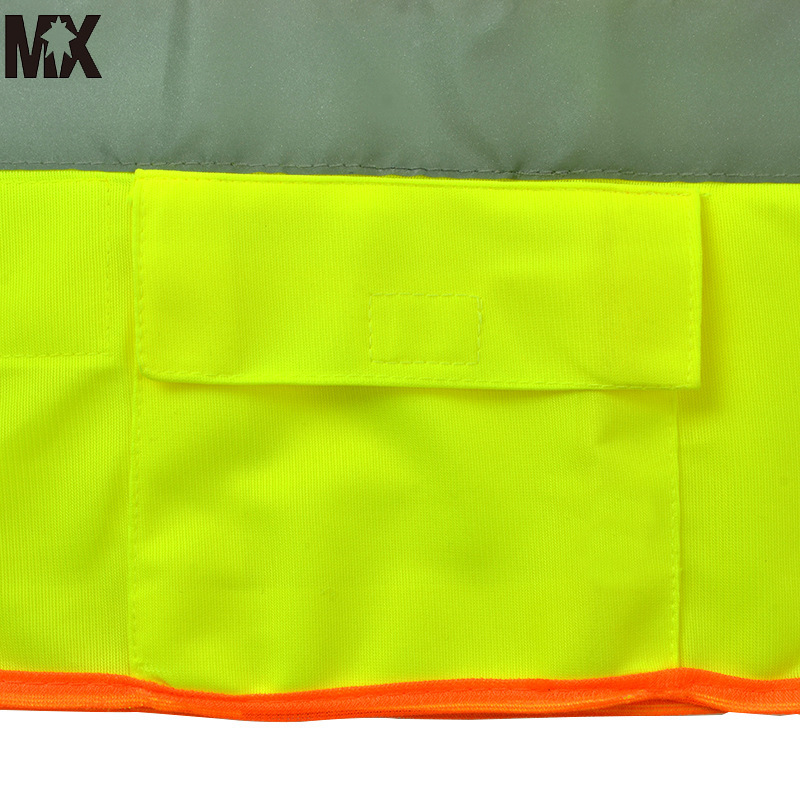 The factory directly sells the reflector vests and transport safety and sanitation workers wash the reflector at night