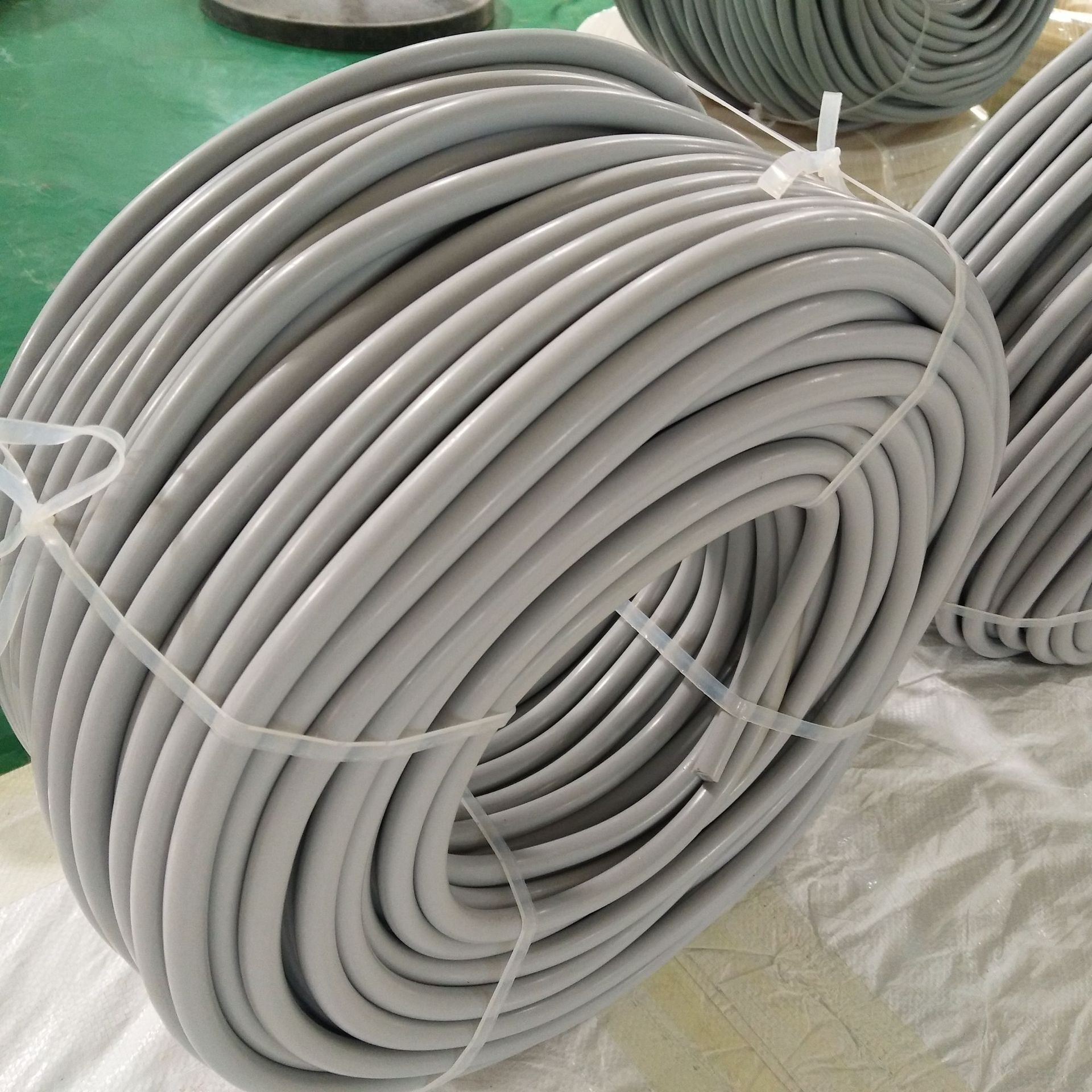 Gray silicon tubes 6*10 8*12 Insulated silicon tubes, high-temperature silicon tubes, car silicon tubes