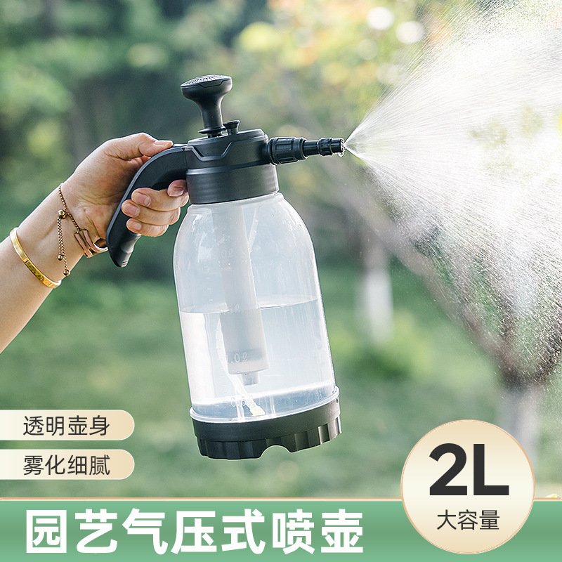 Một bình phun nhỏ để khử trùng rượu trong nhà để làm sạch các phương tiện phun hơi ga căng thẳng.