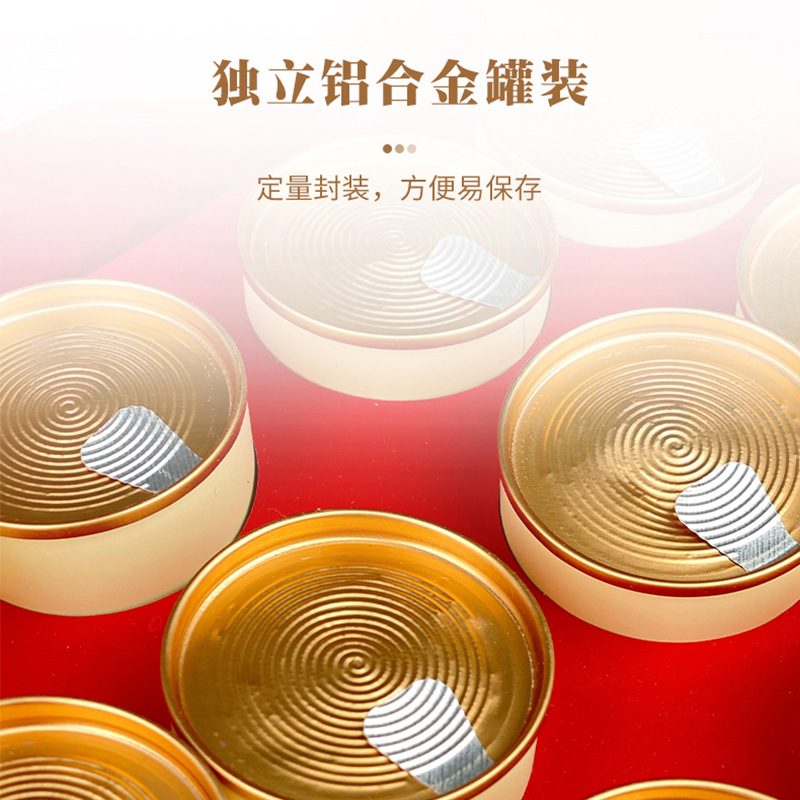 điệp khúc màu đỏ là một hộp đỏ với một lát đỏ của món súp trà múa.