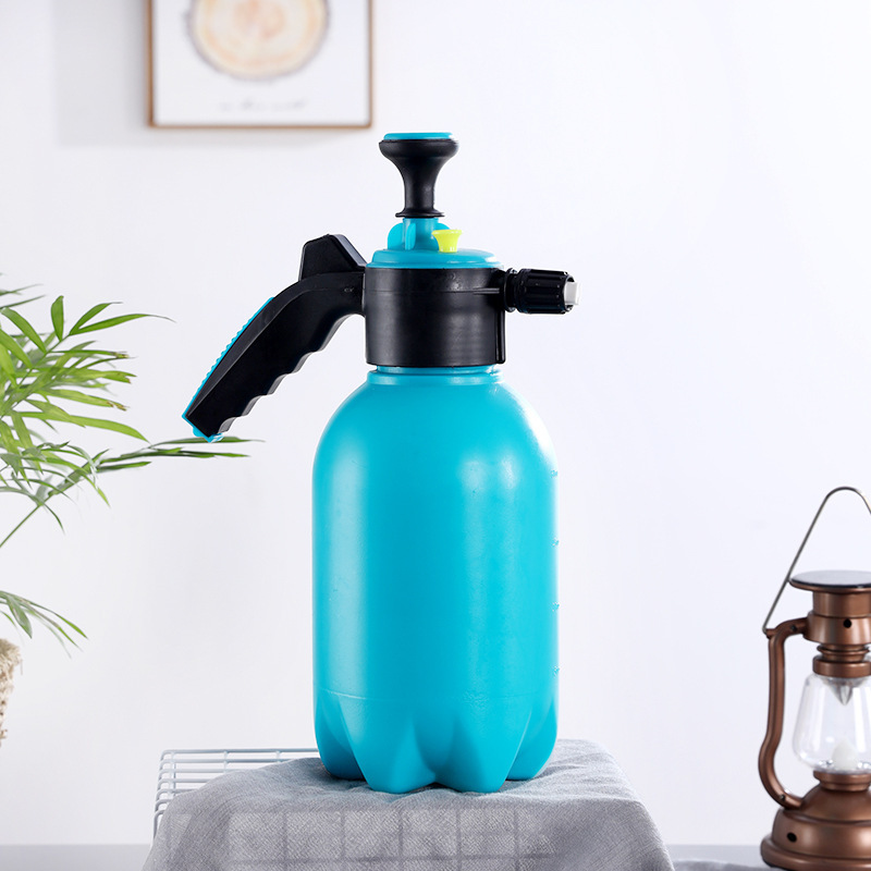 Một cái nồi tẩy rửa thú nuôi từ xa, một cái nồi phun nước nhỏ.